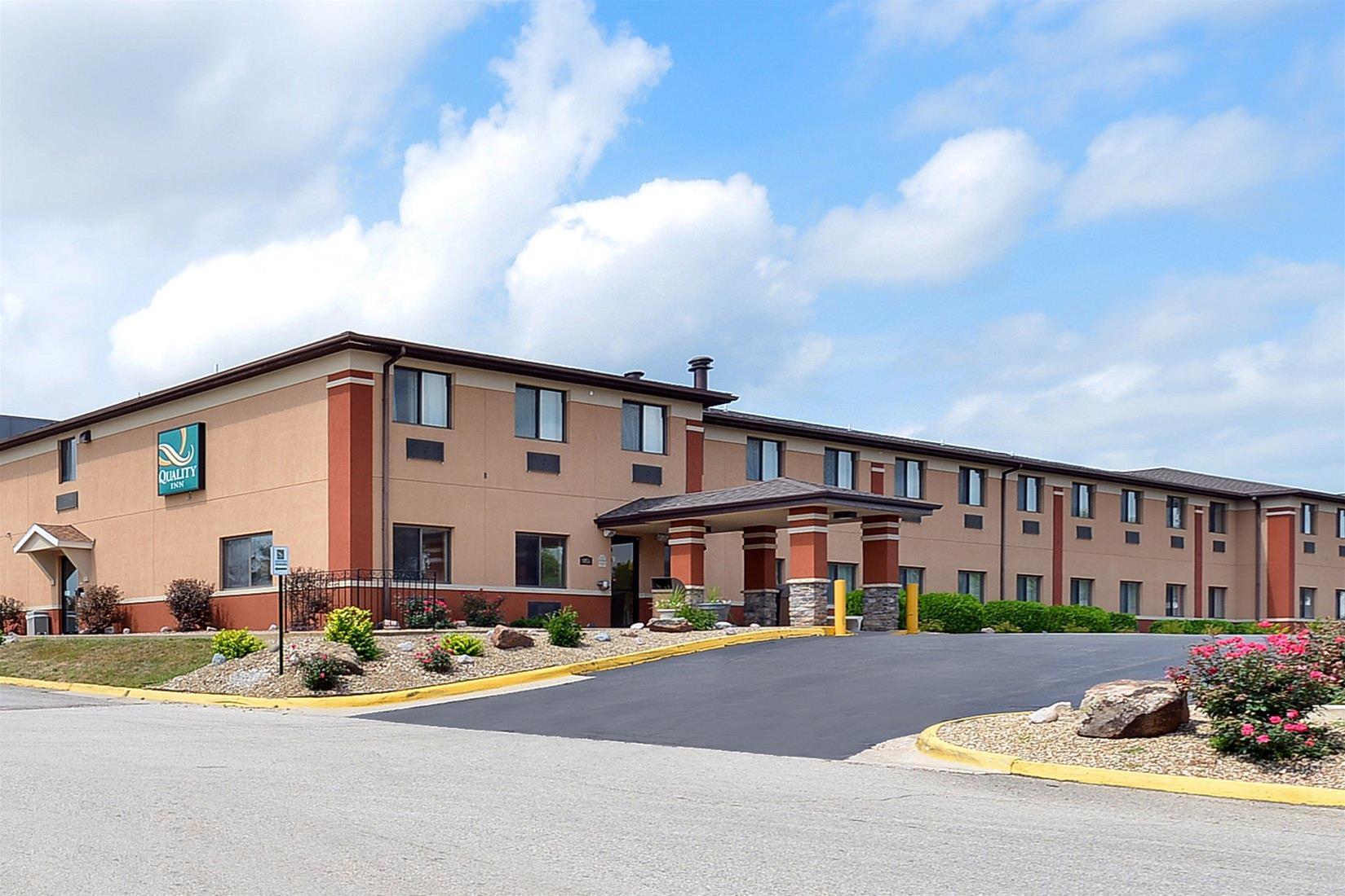 Quality Inn At Collins Road - Cedar Rapids Exterior photo